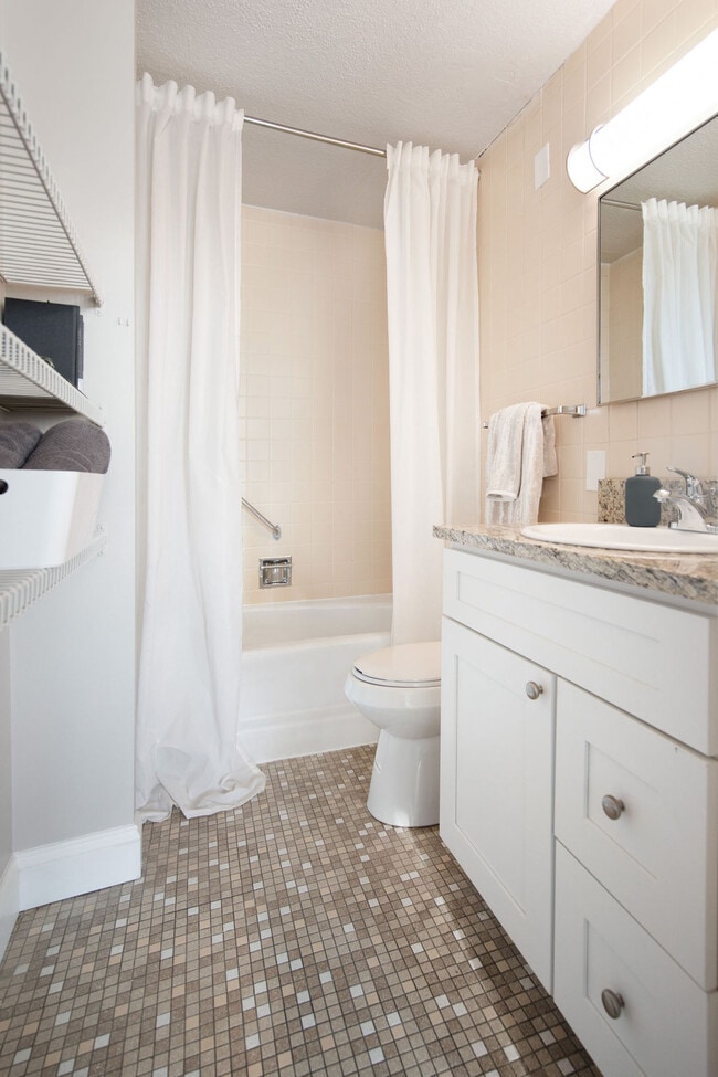 Baño del estudio - Midtown 300