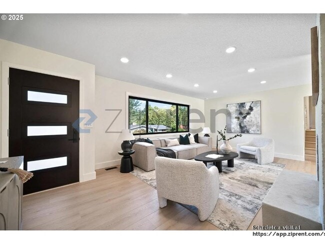 Foto del edificio - 7640 SW Whitford Dr