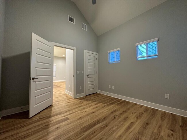 Foto del edificio - 6014 Fairway St