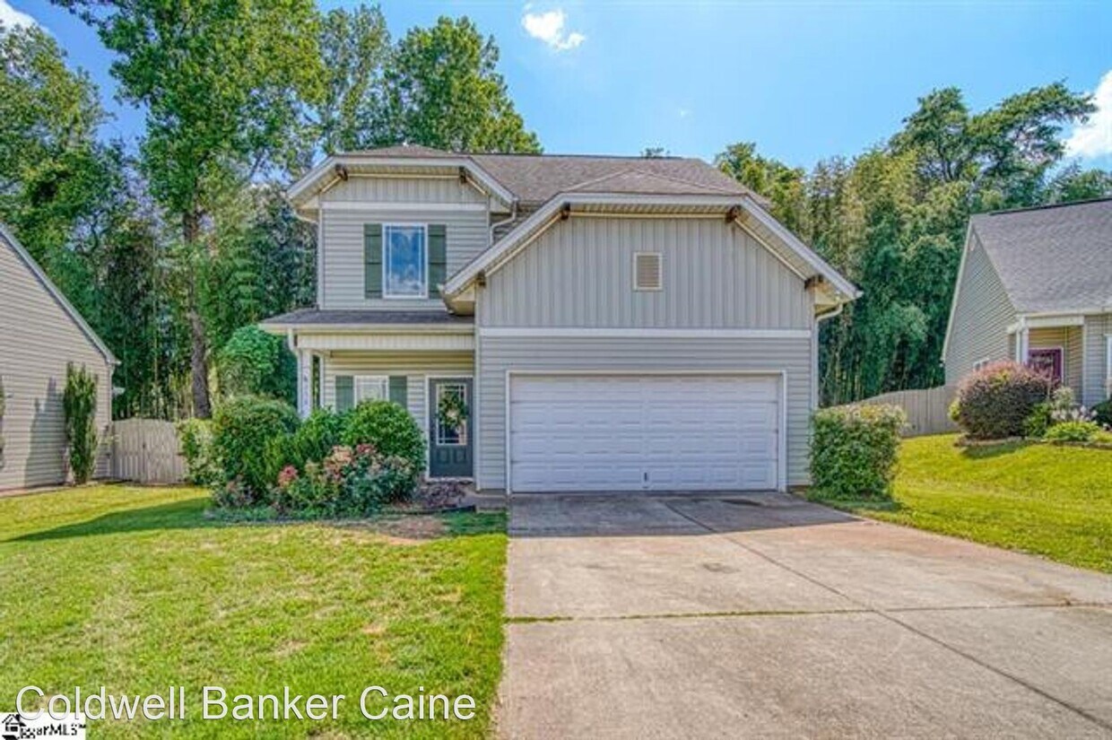 4 br, 2.5 bath House 256 Dellwood Drive House Rental in Spartanburg