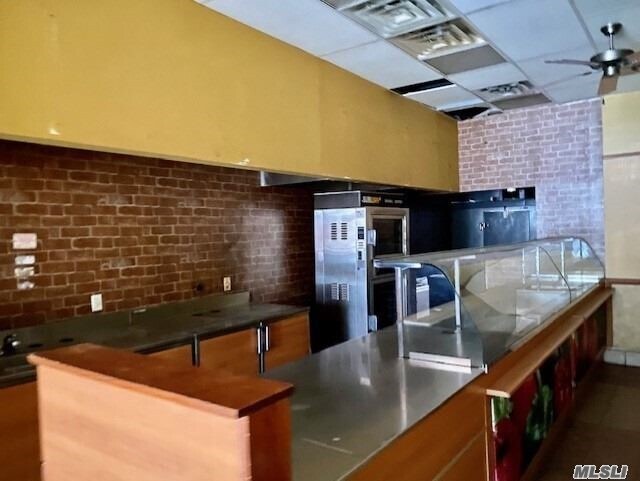 Foto del edificio - 25-52-52 Francis Lewis Blvd