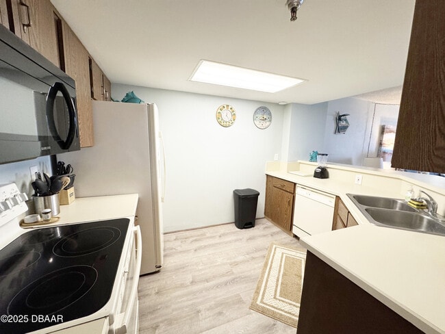 Building Photo - 3115 S Atlantic Ave