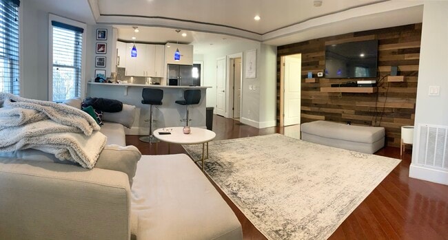 Building Photo - 198 Whitwell St