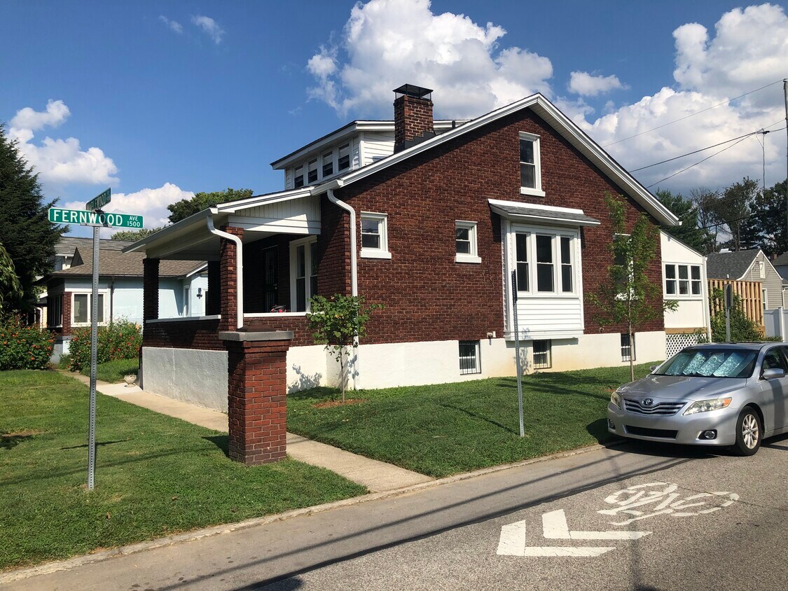 View from Street - 1900 Maplewood Pl