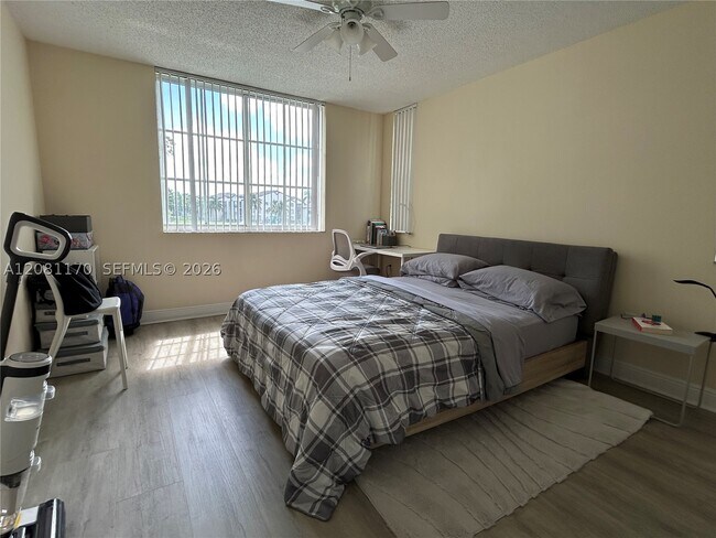 Foto del edificio - 4440 NW 107th Ave