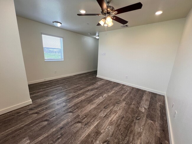 Building Photo - 3 Bedroom 2.5 Bathroom Townhome in Spring,...