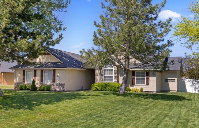 Building Photo - 2870 N High Desert Wy