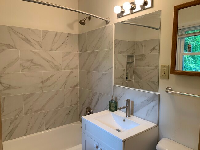 Baño RM - 128 Whitehills Dr