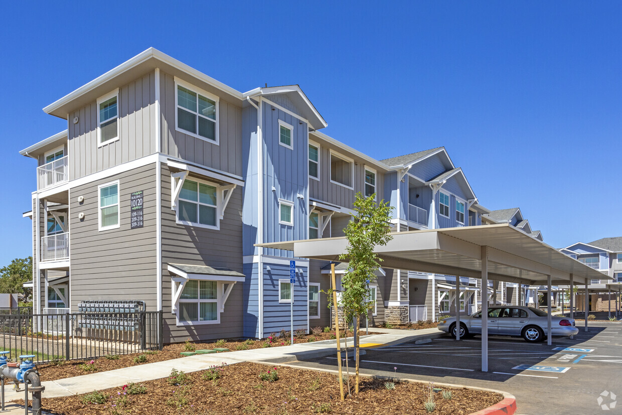 Building Photo - The Gardens at Quail Run