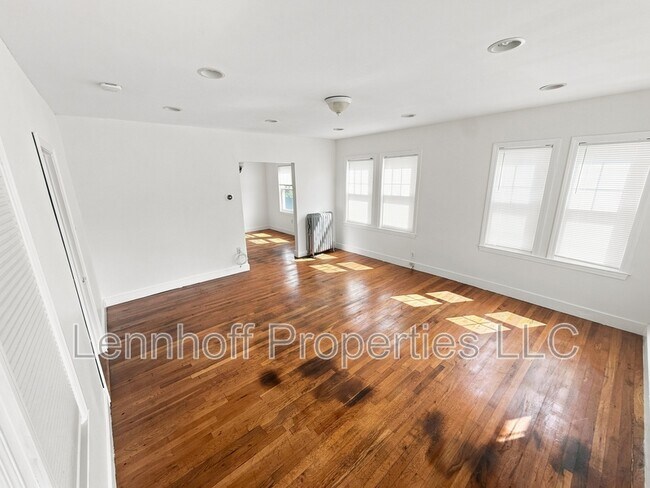 Building Photo - 17 1st St