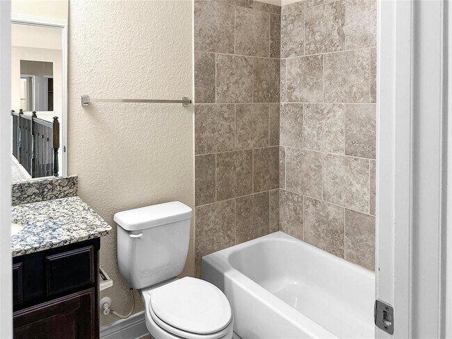 Foto del edificio - 2310 Falcon Brook Dr