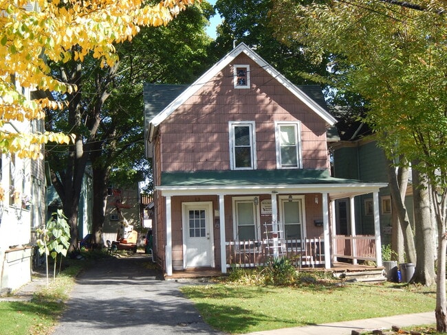 Building Photo - 715 S Beech St