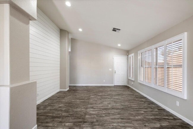 Foto del edificio - 4623 E Desert Wind Dr.