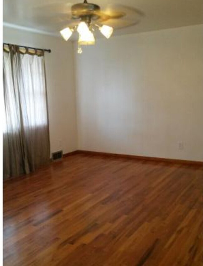Building Photo - 820 Plains