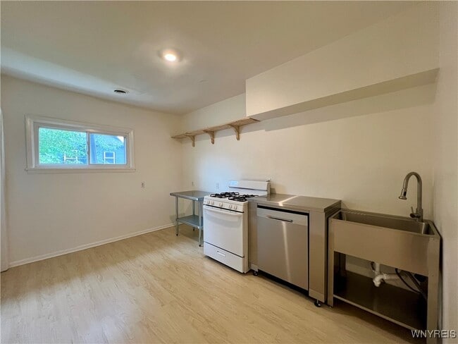 Building Photo - 15 Abbottsford Pl