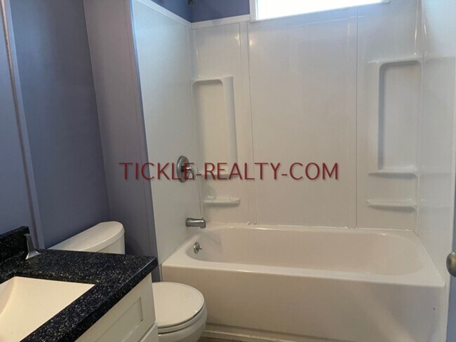 Foto del edificio - 37-37 Wellesley St