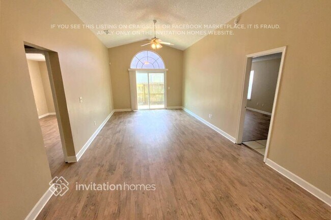 Building Photo - 724 Putters Green Way S