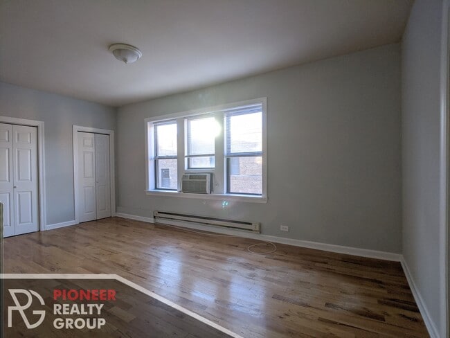 Building Photo - 3921 N Pine Grove Ave