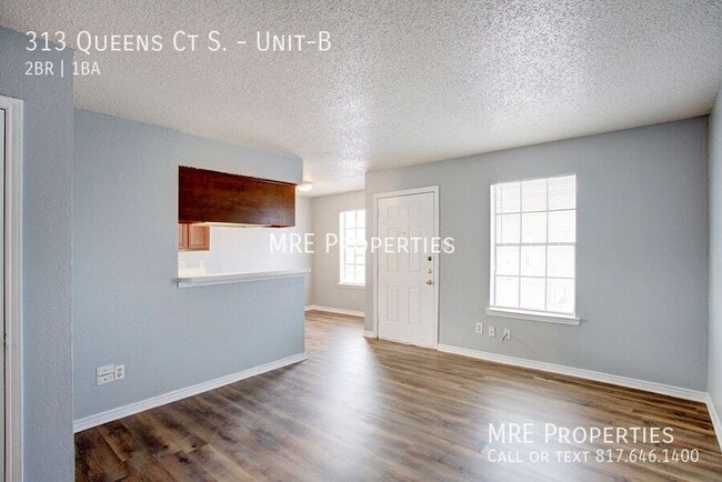 Foto del edificio - 313 Queens Ct S