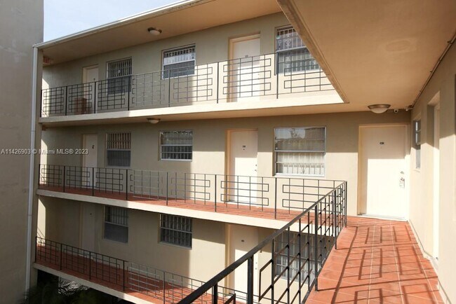 Foto del edificio - 820 Salzedo St