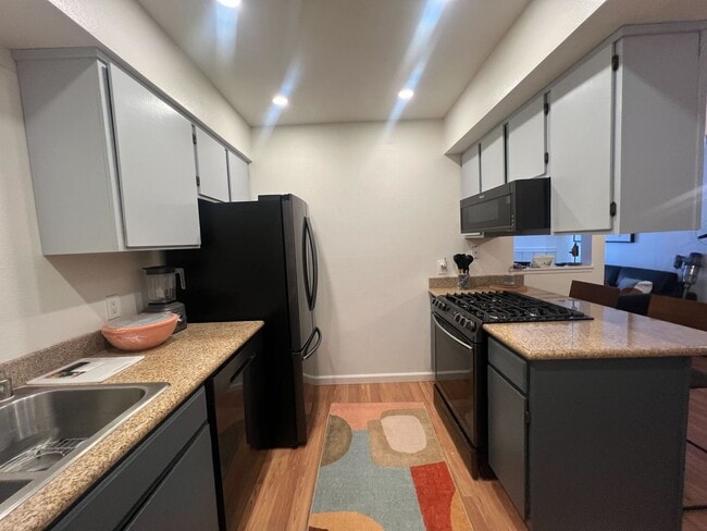 Foto del edificio - Charming Furnished 1-Bedroom Loft-Style Co...