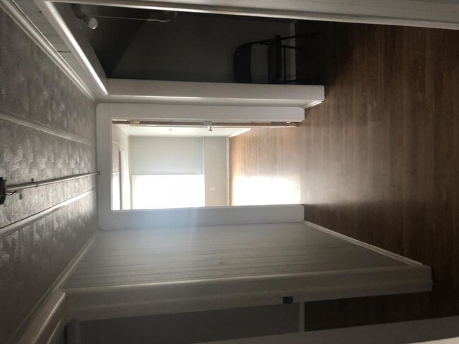 Foto del edificio - 3947 E Calvary Rd Unit 3