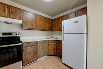 Building Photo - 6 College Dr