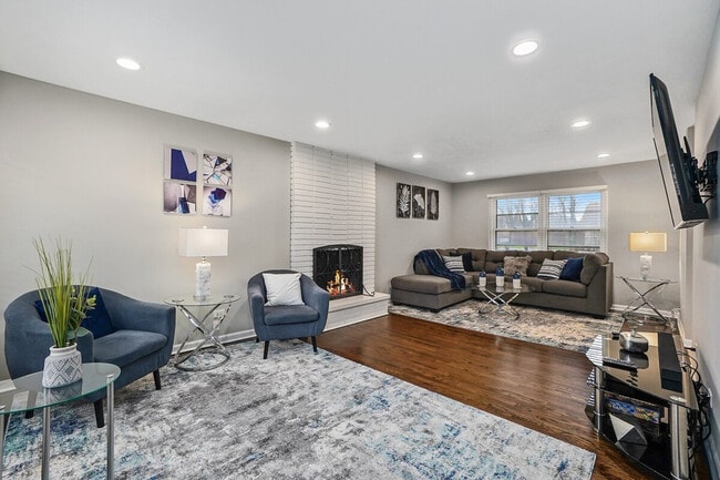 Building Photo - 3758 Cherry Hills Dr