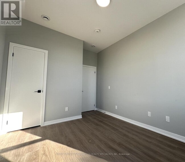 Photo du bâtiment - 9 Wellington St E