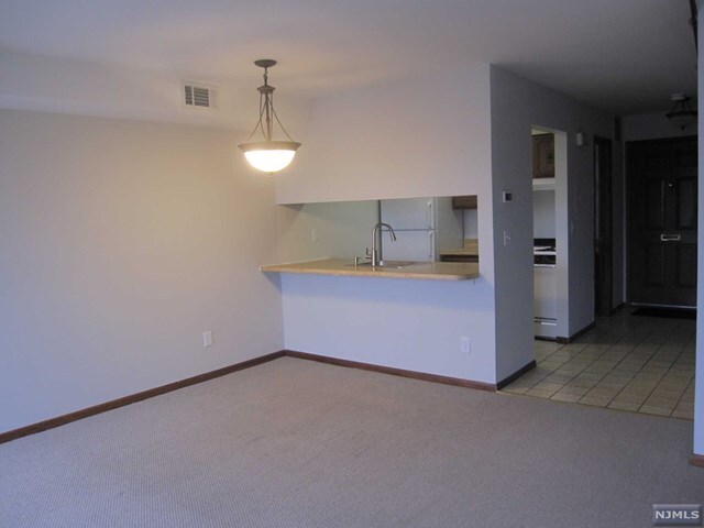 Building Photo - 2167 Ellery Ave