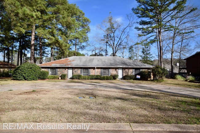 Building Photo - 3 br, 2 bath Apartment - 2306 Lily Drive