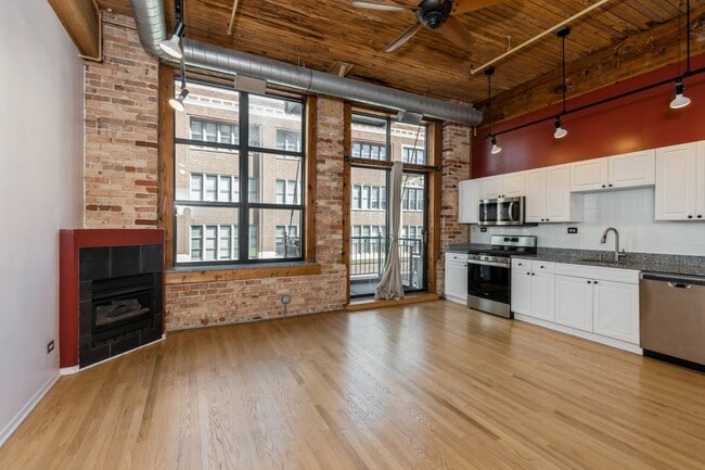 Building Photo - 1801 S Michigan Ave