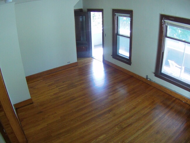 Building Photo - 916 W Lovell St