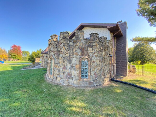 Building Photo - Castle Home Available Now