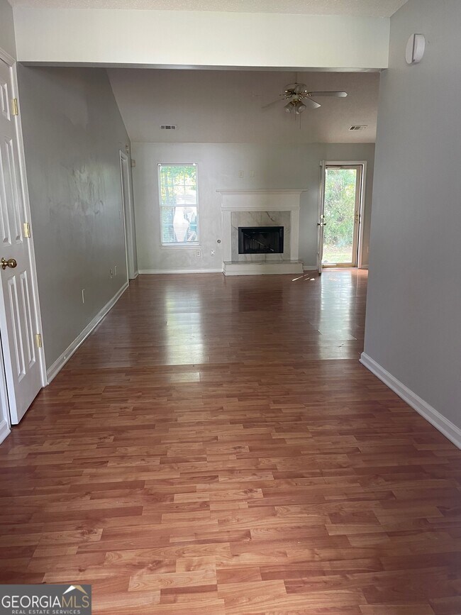 Building Photo - 8662 Guthrie Dr