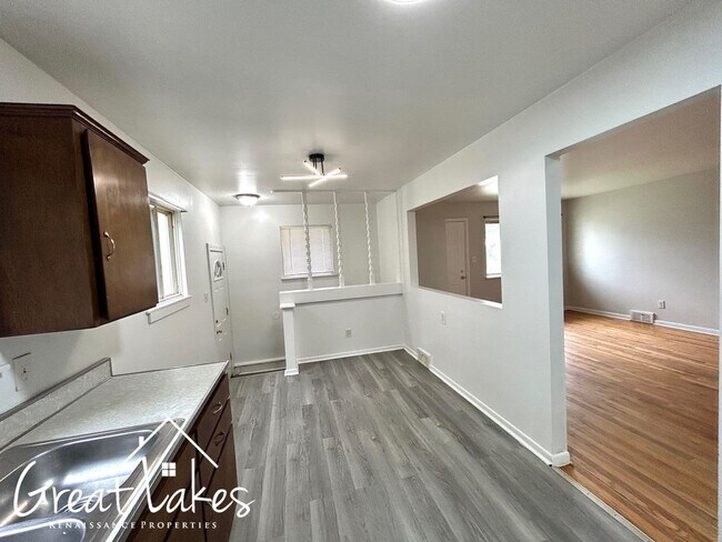 Foto del edificio - Charming 3 Bedroom 1 Bathroom now availabl...