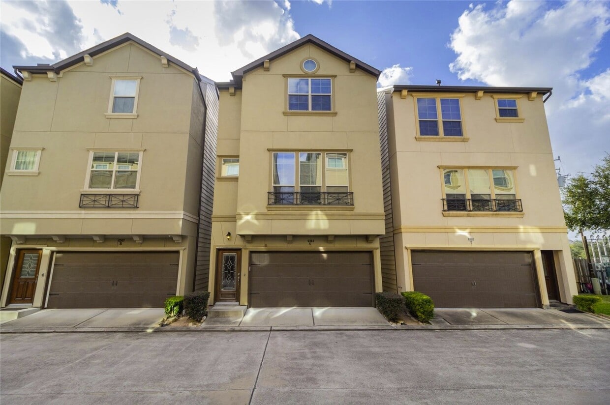 Foto principal - 6363 Fairdale Ln