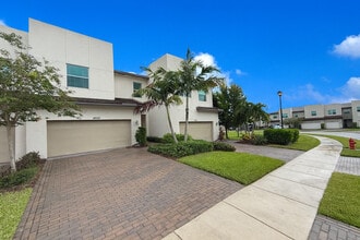 Building Photo - 4950 Navali Dr