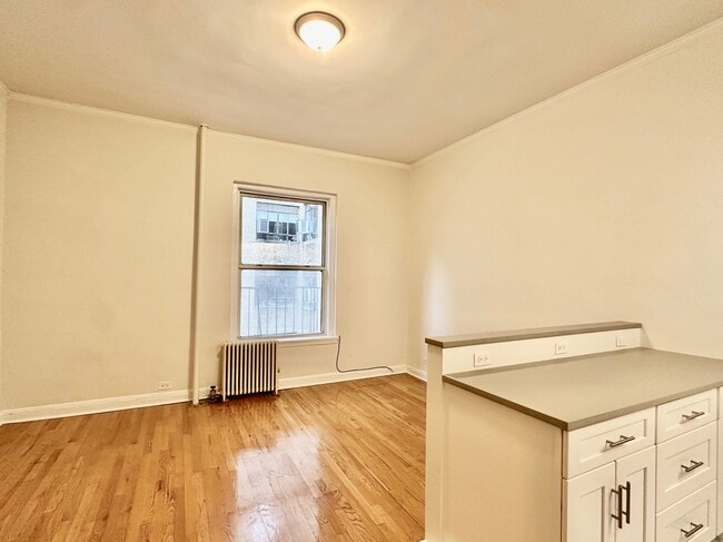 Building Photo - 328 W 83rd St