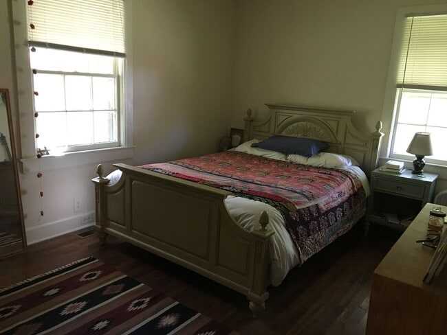 Building Photo - Charming 2-Bedroom, 2-Bath Single-Family Home with Sunroom & Wooded Views