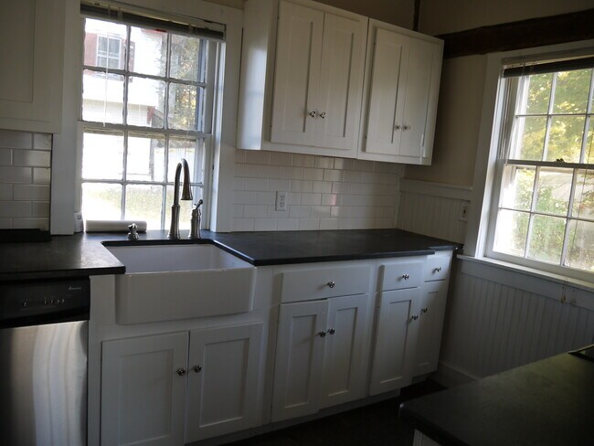 Building Photo - 110 Pear Aly