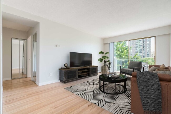 Building Photo - Casa Bella