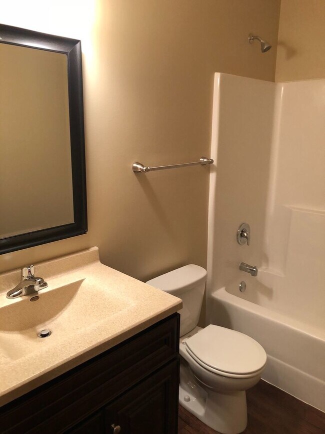 Building Photo - Newer Home In Excellent Quiet Family Neigh...
