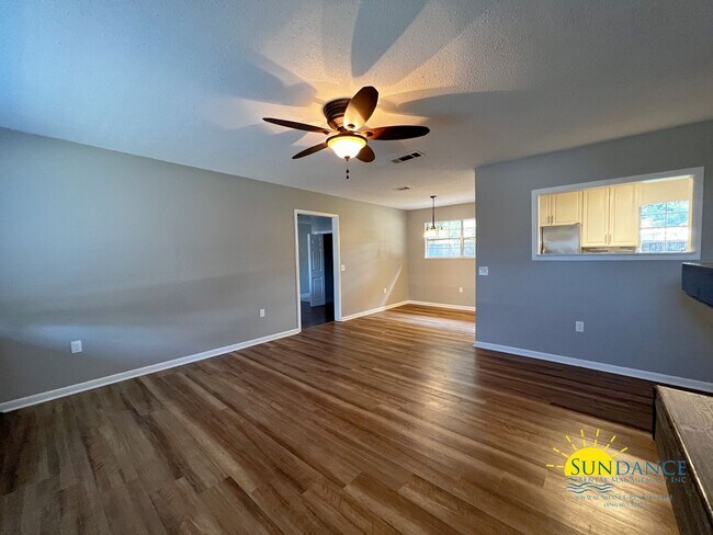 Building Photo - Renovated 3 Bedroom Home in Crestview!