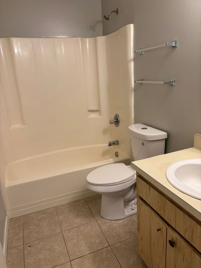 Building Photo - Move-In Ready 2BR/2BA Home