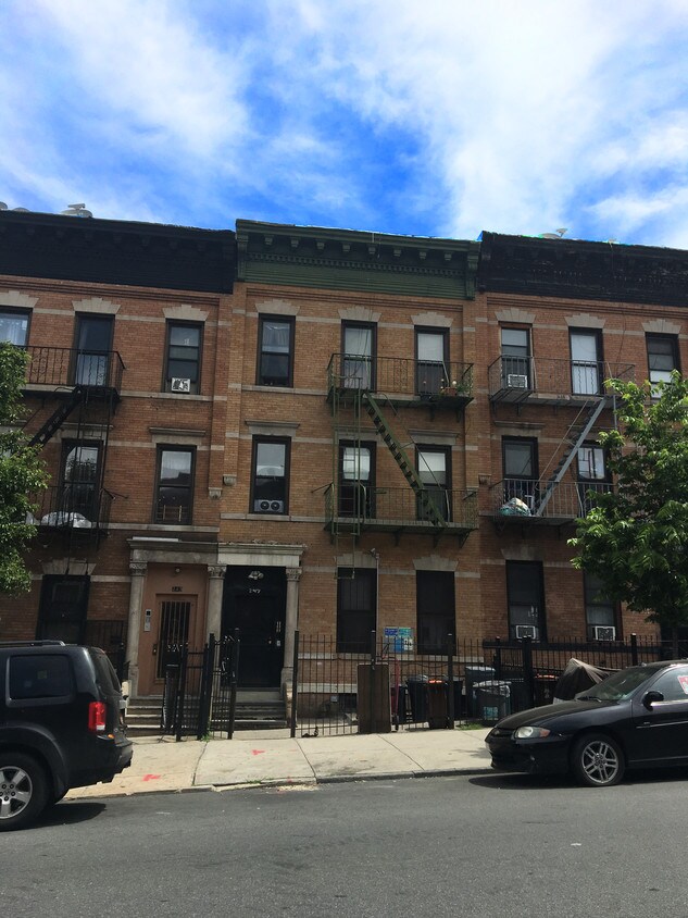 Primary Photo - 247 60th St