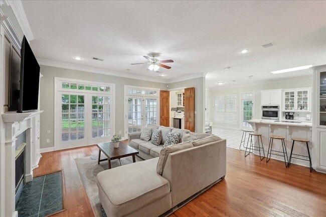 Building Photo - 4 Twin Cir Dr