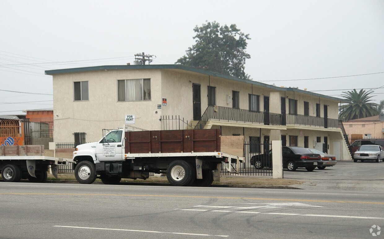Primary Photo - 16 Units-Broadway Apartments