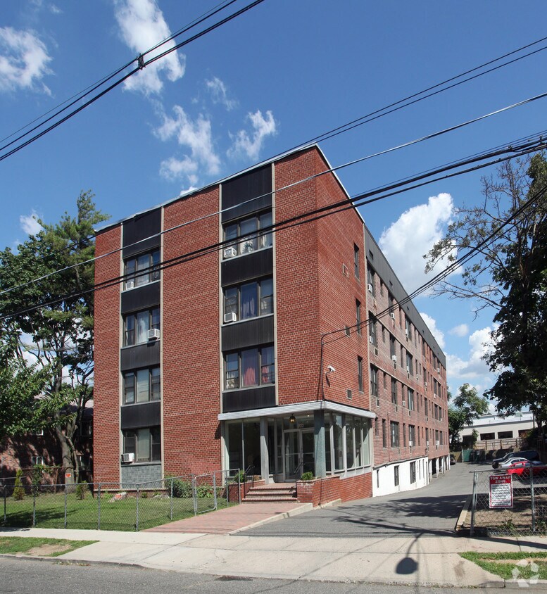 Primary Photo - 164 Pine St