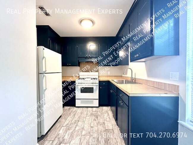 Building Photo - Charming 2BR/1BA home in Charlotte!